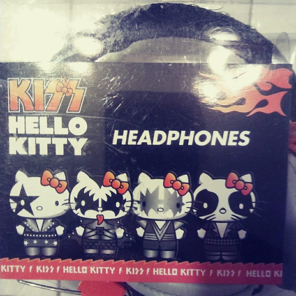 RARE KISS HELLO KITTY Headphones
